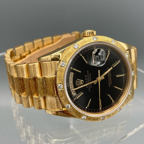 Rolex Oyster Perpetual en or jaune 18 carats avec lunette en diamants Réf. 18108 Jour-Date