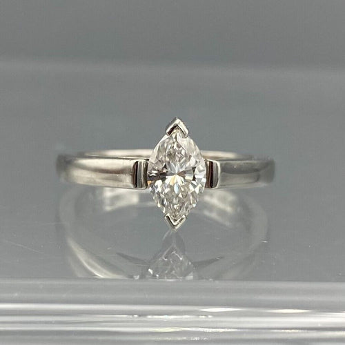 Tiffany &amp; Co. Bague de fiançailles solitaire en platine avec diamant taille marquise 0,57 ct