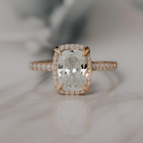 Créez la bague de vos rêves avec un diamant de laboratoire de taille coussin de 2,54 carats sans défaut.