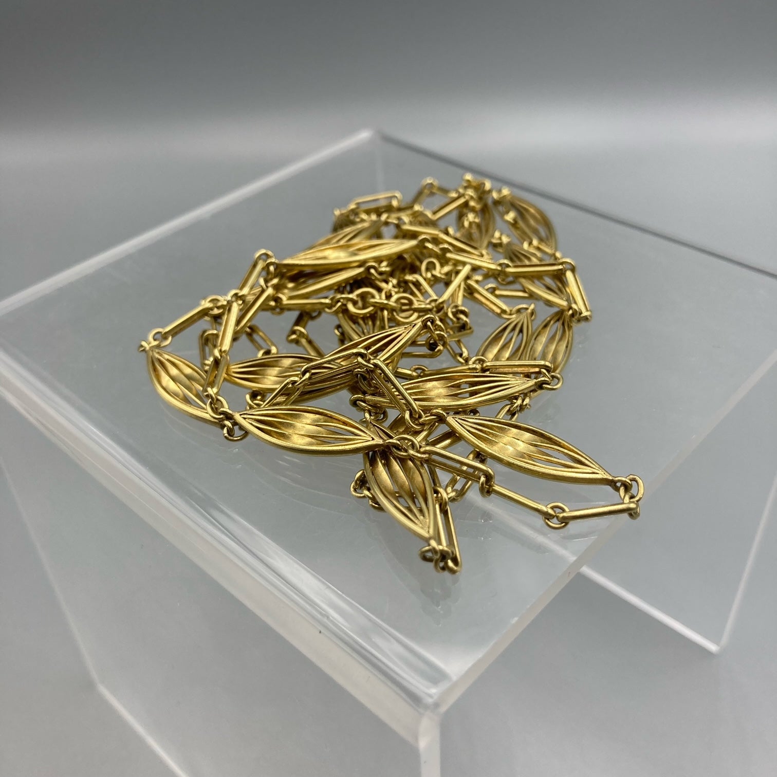 Collier européen en or jaune 18 carats de la fin de l'époque victorienne