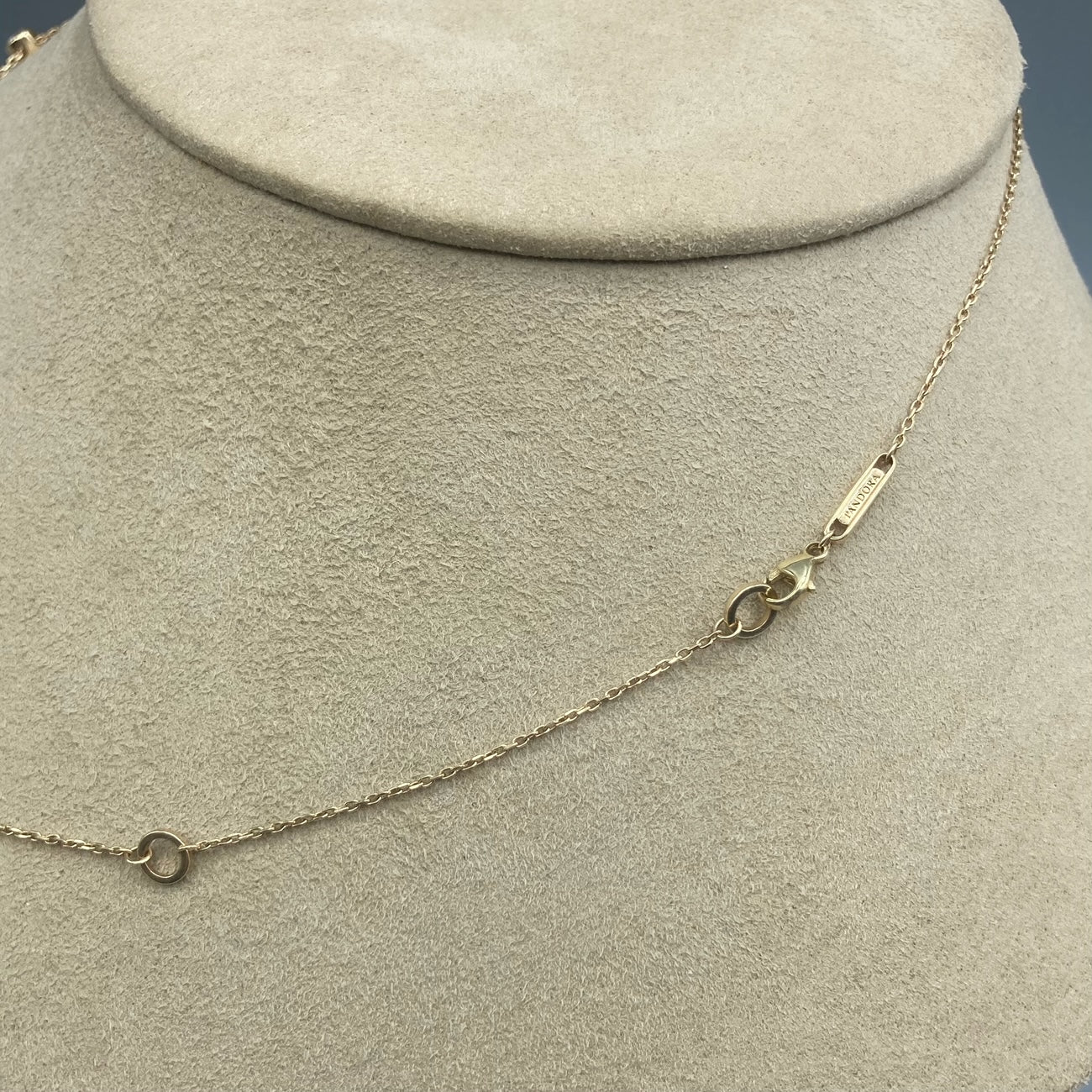 Collier pendentif lunette en or 14 carats avec diamants cultivés en laboratoire Pandora Era 0,15 carat