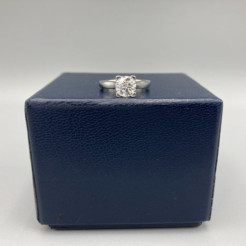 Bague de fiançailles en platine avec logo diamant HW solitaire avec pierre centrale E-VVS2 de 1,10 carat Harry Winston