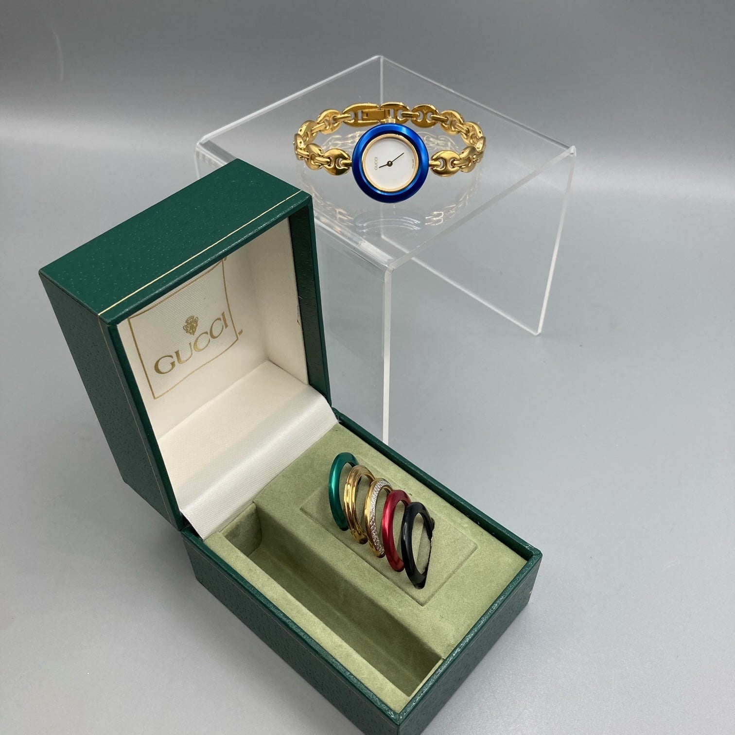 Véritable montre vintage Gucci Change Bezel avec boîte et lunettes 11/12.2