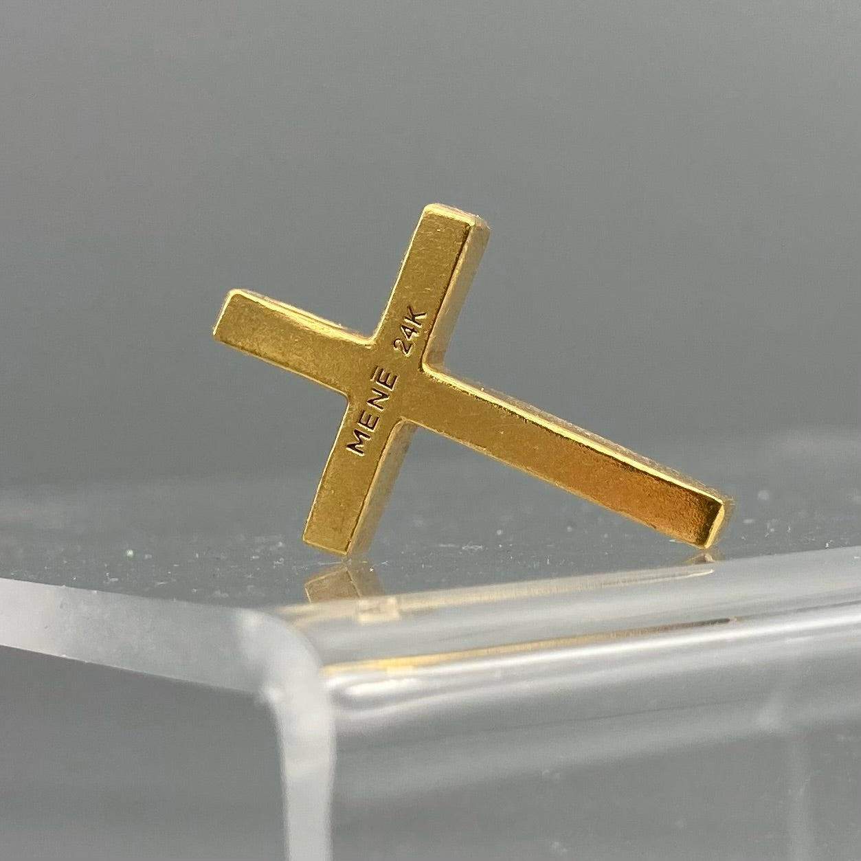 Pendentif Croix MENĒ en Or Jaune 24K