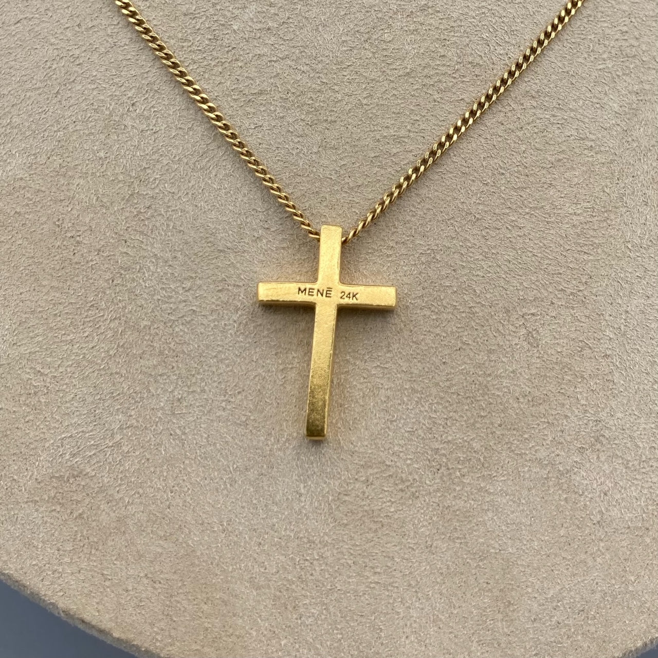 Pendentif Croix MENĒ en Or Jaune 24K