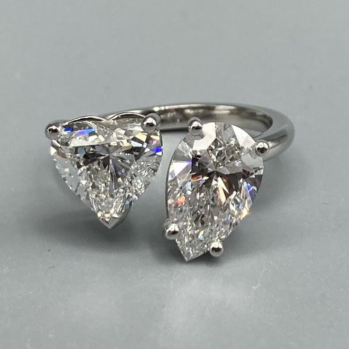 Bague Double Diamants Forme Coeur et Poire sur anneau Platine (PRIX SUR DEMANDE)