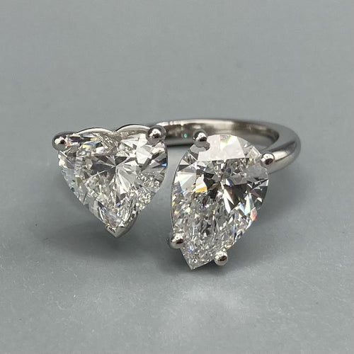 Bague Double Diamants Forme Coeur et Poire sur anneau Platine (PRIX SUR DEMANDE)