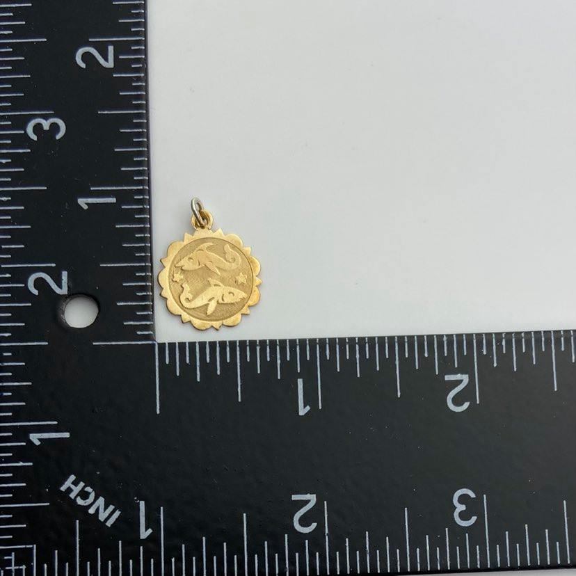 Pisces Gold Vintage Zodiac Pendant in 10k
