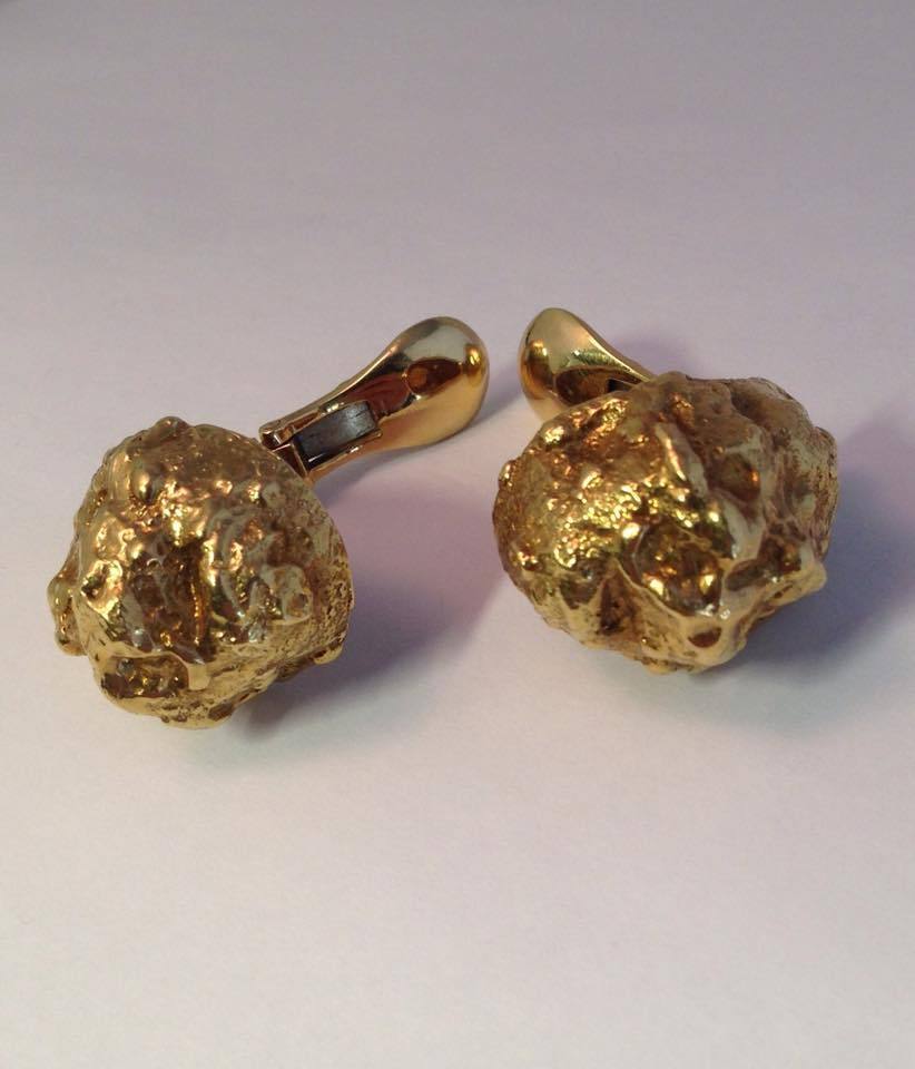 David Webb Boucles d'oreilles clip pépite dôme en or jaune 18 carats