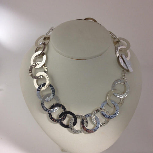 Superbe collier de beignets martelés en argent sterling Tanya Moss 