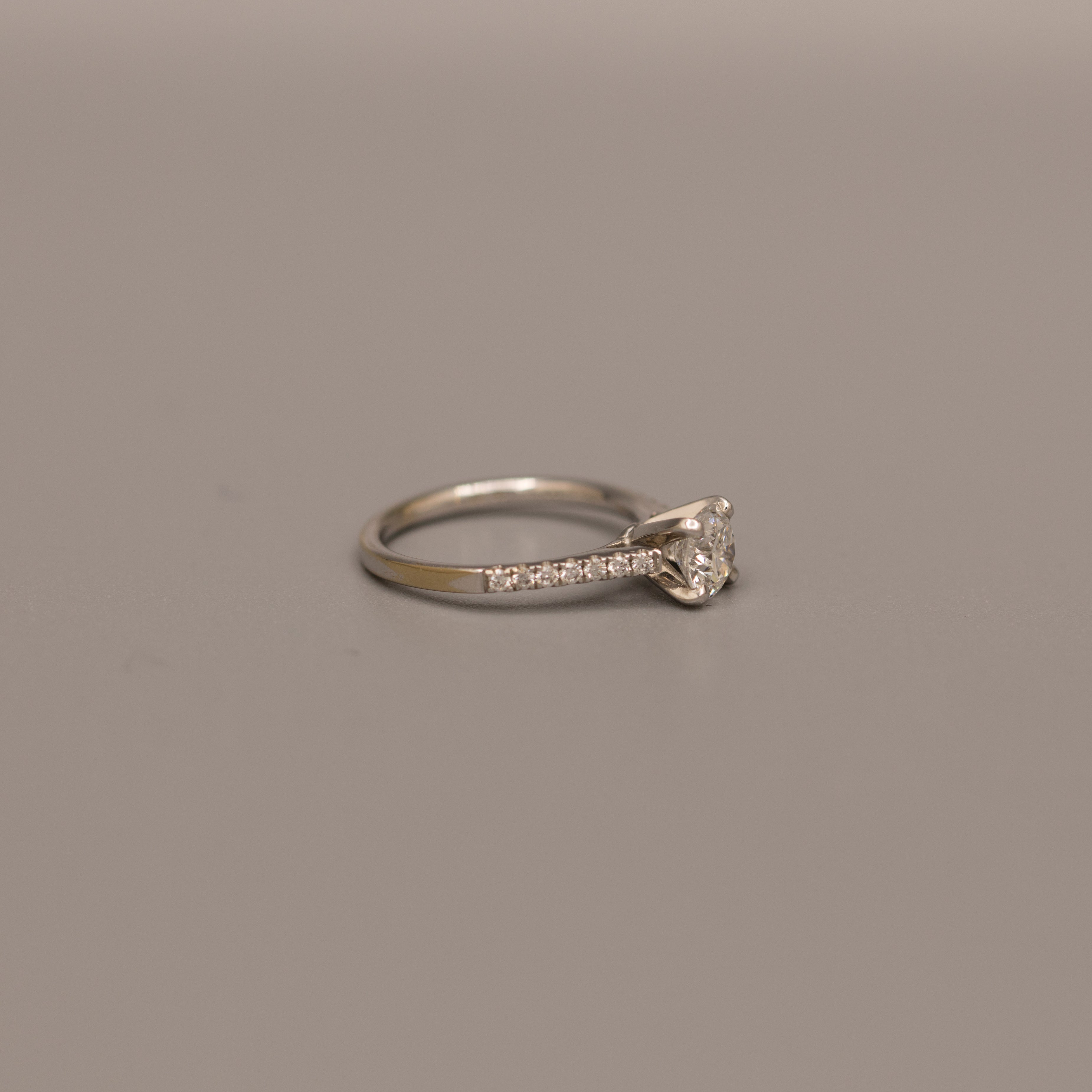 GIA Certified Lady's Diamond Engagement Ring, Round Brilliant Cut Diamond 0.72 carat VS1 F