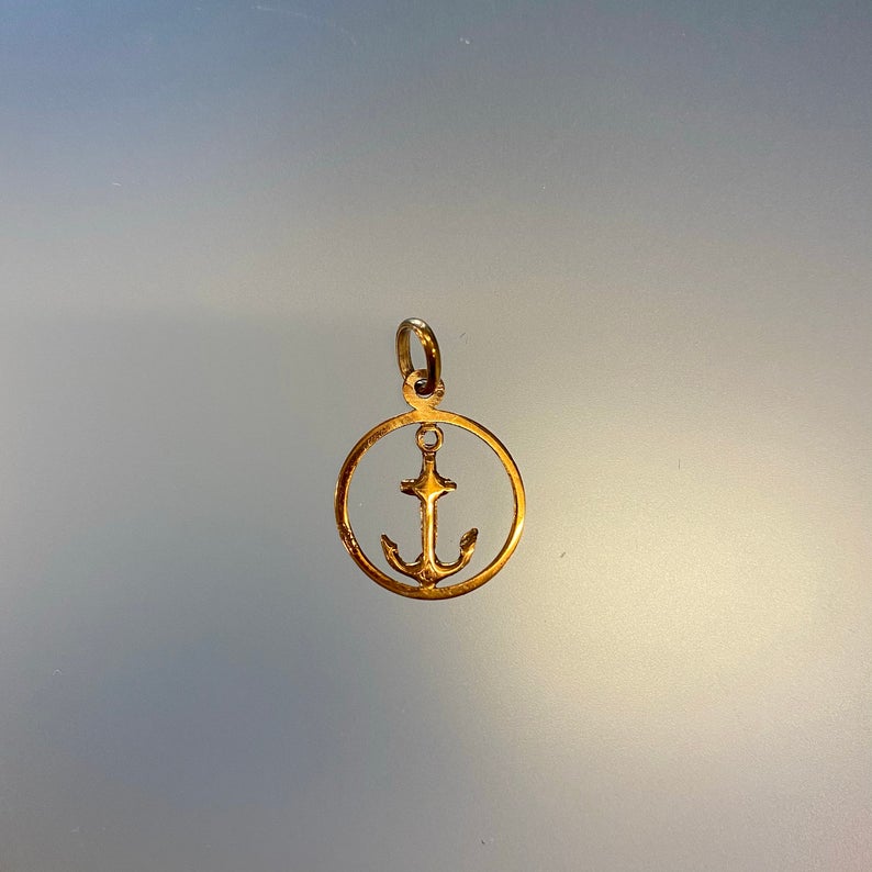 Vintage Anchor Pendant in Round Frame in 10k Gold