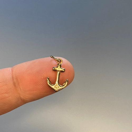 Small Vintage Anchor Charm in 10k Gold