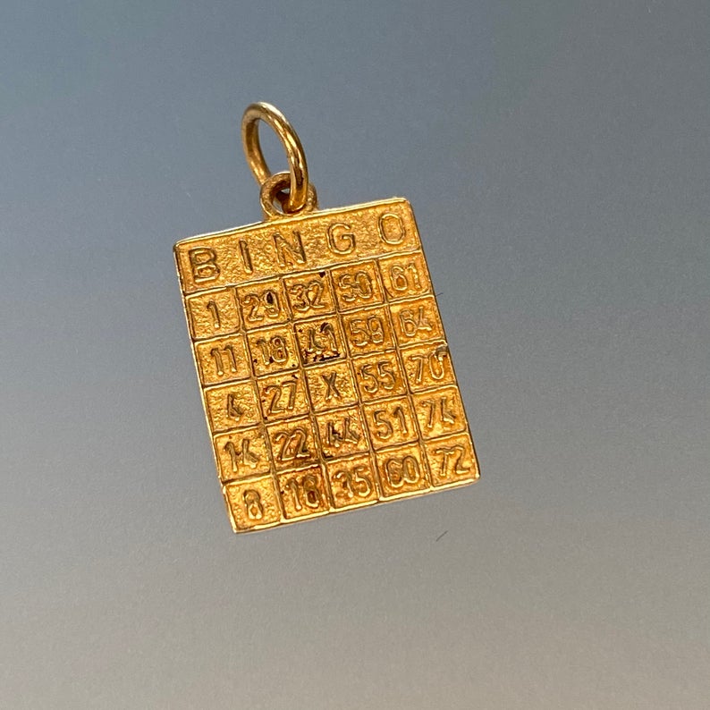 Breloque carte de bingo vintage en or 10 carats