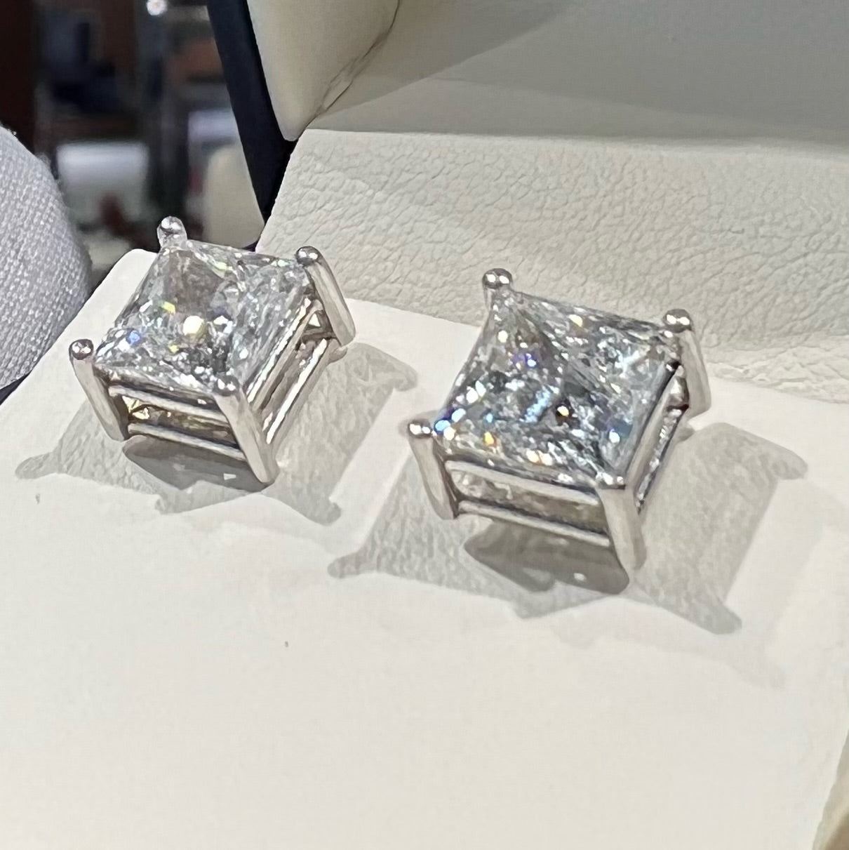 Boucles d'oreilles diamant taille princesse en or blanc 14 carats 3.02 TCW Lab Grown