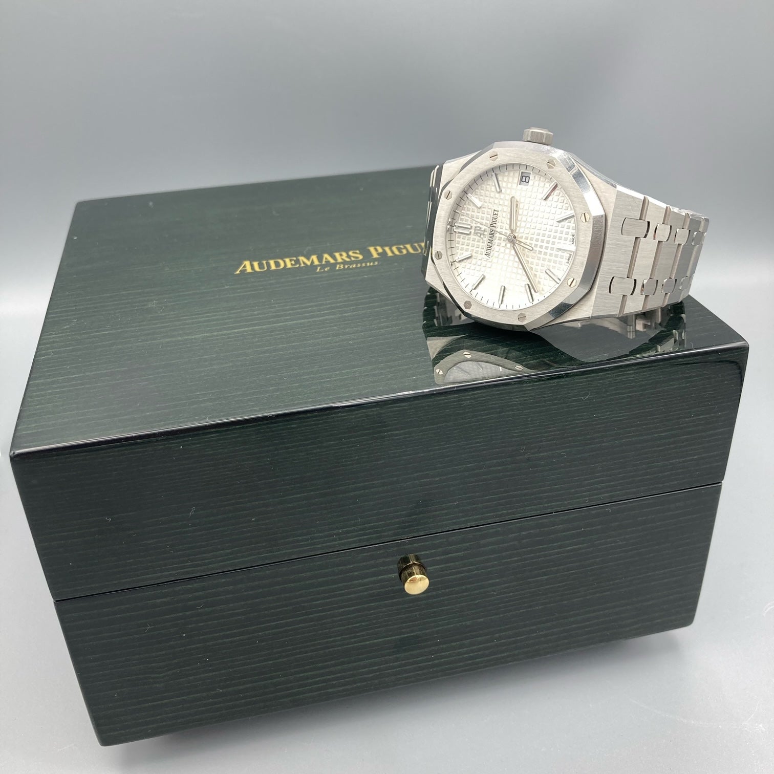 Audemars Piguet Royal Oak Silver Men's Watch - 15500ST.OO.1220ST.04