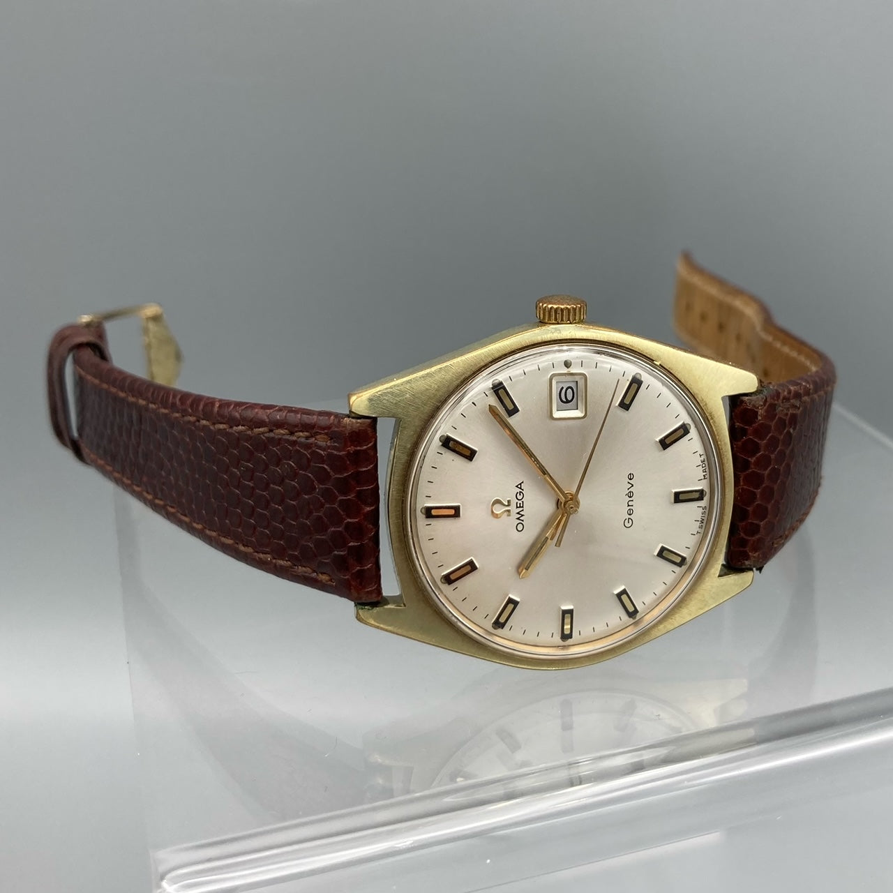 Vintage Omega Geneve Manual Wind Watch 136.041