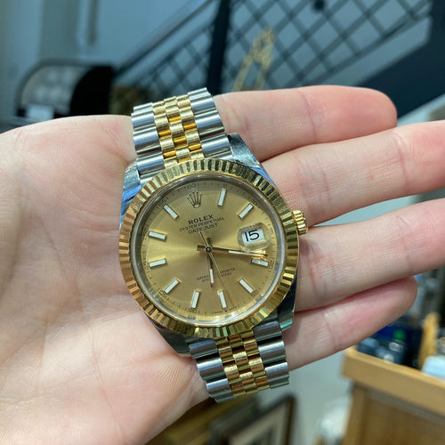 Rolex Datejust 41 Oystersteel et cadran champagne en or jaune 126333