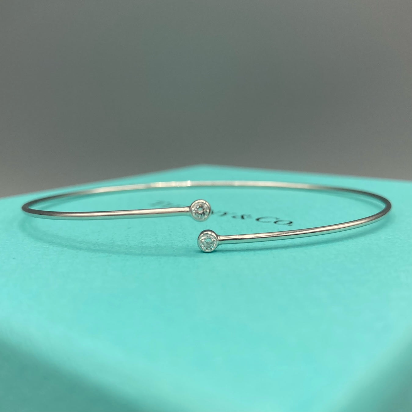 Tiffany &amp; Co. Bracelet jonc à une rangée de diamants Elsa Peretti 
