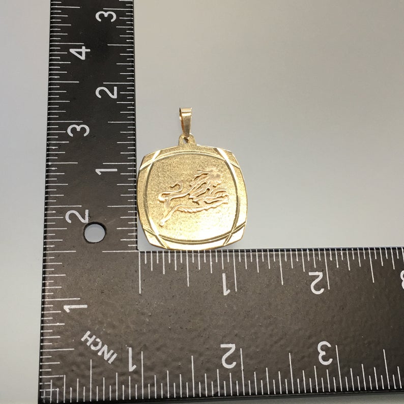 Vintage Leo Zodiac Pendant 10K Gold