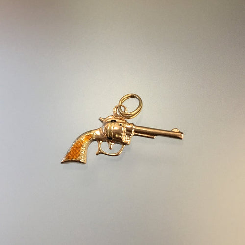 Breloque pistolet revolver 3D vintage en or 14 carats et émail