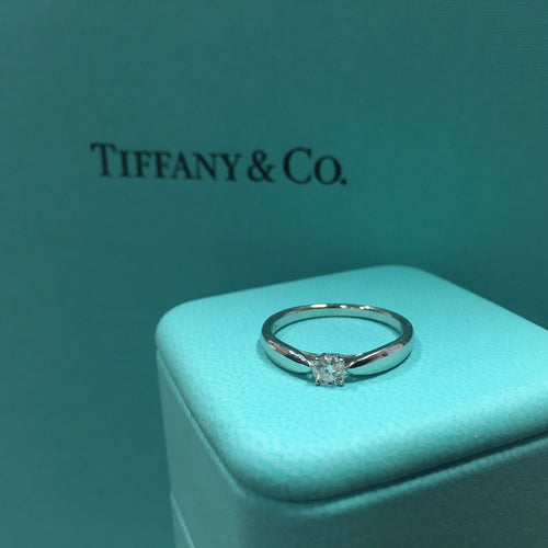 Tiffany & Co. Bague de fiançailles en diamant platine .18ct