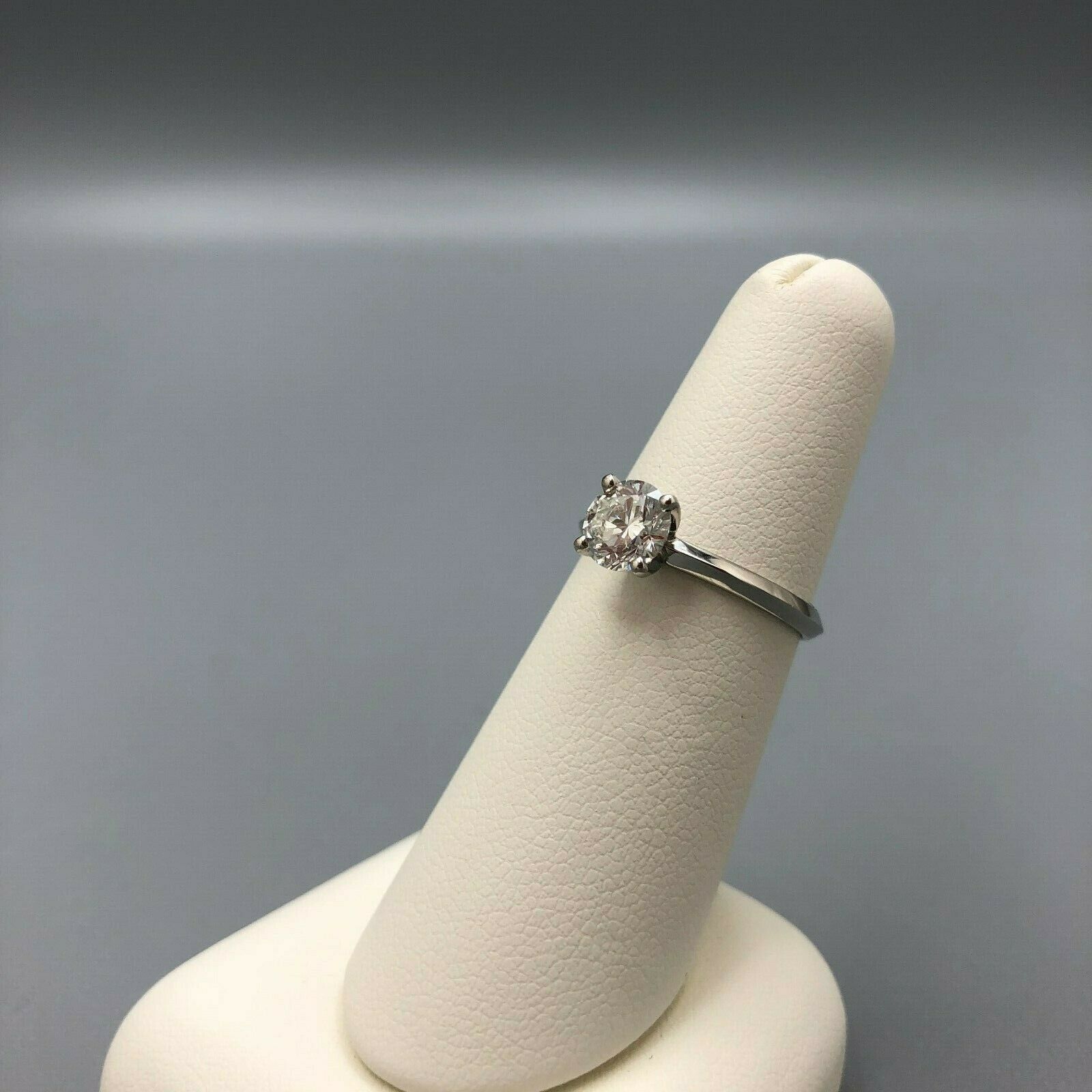 Bague de fiançailles en platine et diamant certifié GIA - 0,85 carat VVS2 G Color